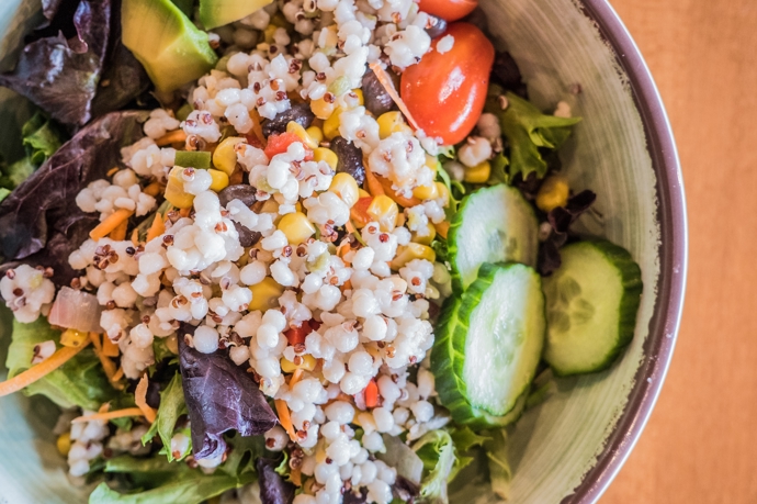 Večeře: Quinoa se zeleninou na pánvi (cuketa, paprika, špenát)
Rychlé teplé jídlo, které je lehké na trávení. Skvělé i jako večeře po náročném dni.

 
