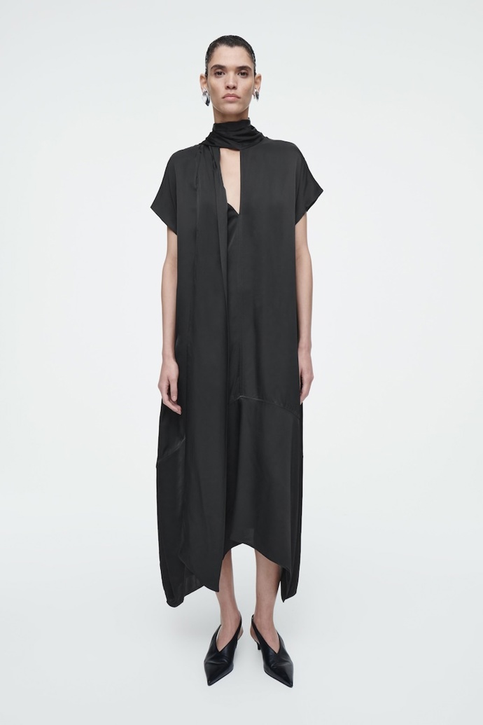 Cos, 125 eur
