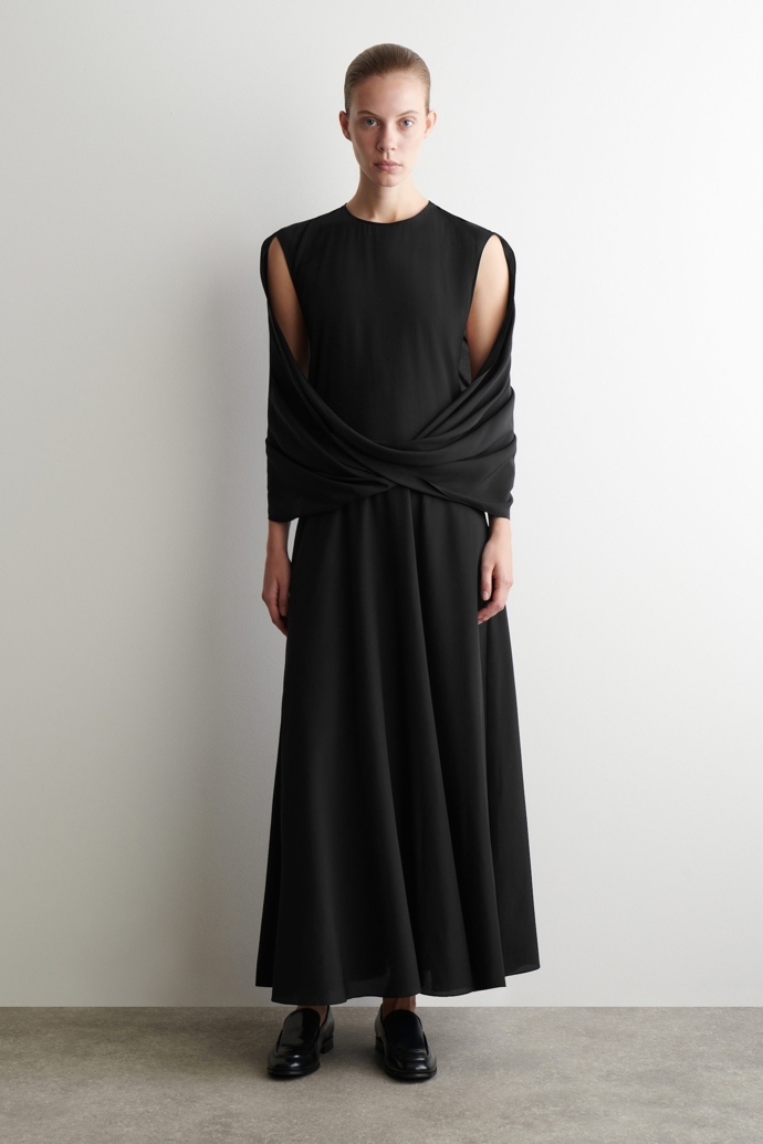 Cos, 349 eur
Cos, 349 eur
