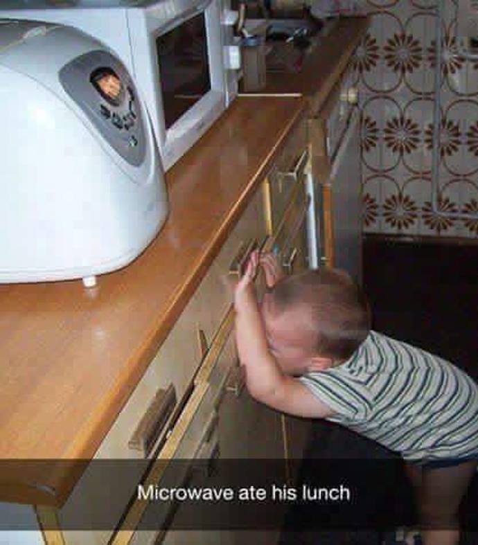 Mikrovlnka mu snědla oběd.