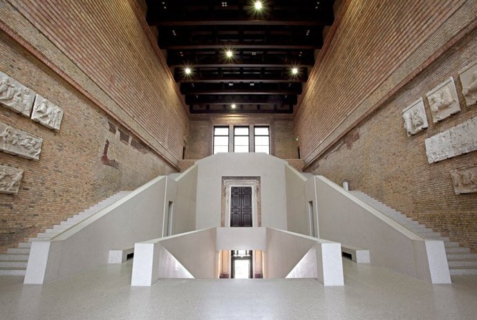 Neues Museum a návštěvnická James-Simon-Galerie
Neues Museum a návštěvnická James-Simon-Galerie