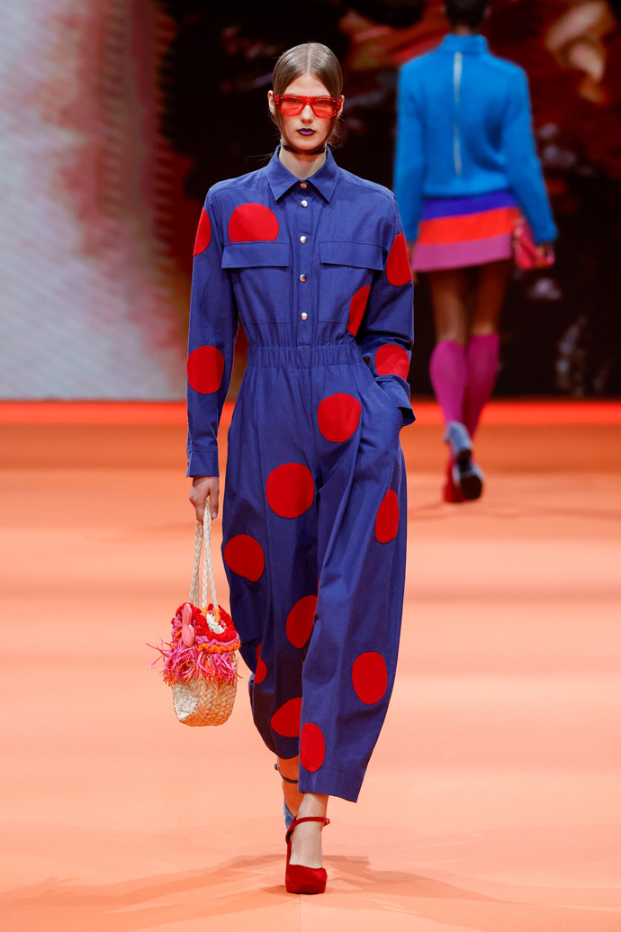 Dva v jednom - propojení barevného trendu s puntíky na přehlídce Agatha Ruiz de la Prada
