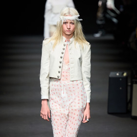 Napoleonský kabátek k šatům podle Ann Demeulemeester
Napoleonský kabátek k šatům podle Ann Demeulemeester