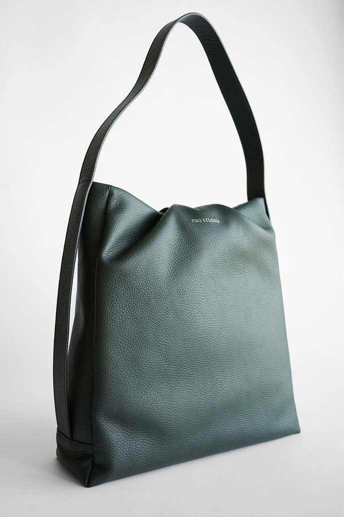 Kožená shopper kabelka, PBG Studio, 8600 Kč
