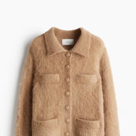 Propínací svetr z mohérové směsi, H&M, 1 360 Kč
Propínací svetr z mohérové směsi, H&M, 1 360 Kč