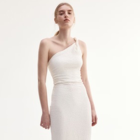 Šaty bodycon odhalující rameno, H&M, 599 Kč
Šaty bodycon odhalující rameno, H&M, 599 Kč