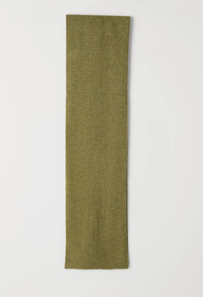 Mechově zelená šála, Pure cashmere, 3 613 Kč
