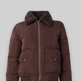 Bomber s kožešinovým límcem, Wrangler, 1 800 Kč
