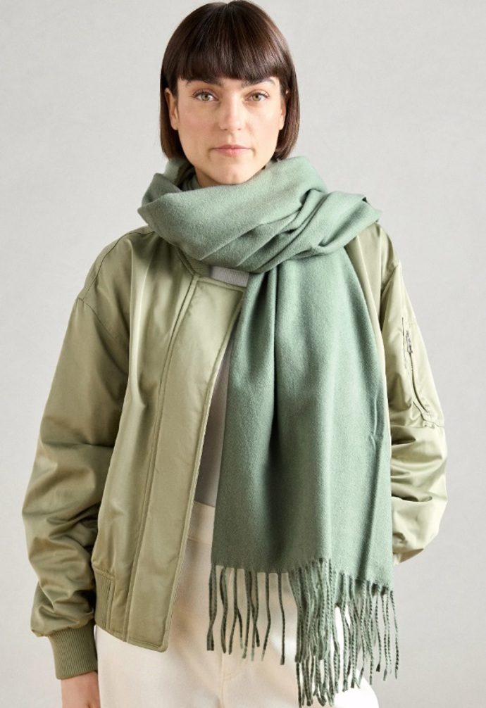 Mentolově zelená šála, Anna Field, 360 Kč
