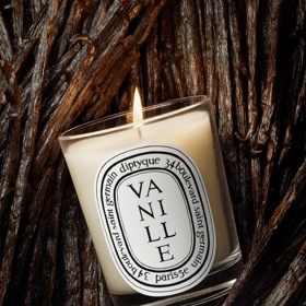 Vonná svíčka, Diptyque, 60 EUR
Vonná svíčka, Diptyque, 60 EUR