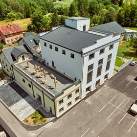 Historie, pečlivá rekonstrukce a plány na ubytovací i kulturní využití se prolnuly v jedinečný celek, který dýchá minulostí a zároveň ukazuje zářivou budoucnost.
Historie, pečlivá rekonstrukce a plány na ubytovací i kulturní využití se prolnuly v jedinečný celek, který dýchá minulostí a zároveň ukazuje zářivou budoucnost.