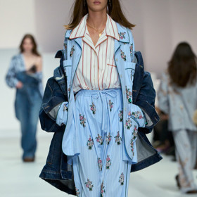 Přehlídka Dolce&Gabbana nabídla módní manuál, jak vyrazit v domácím outfitu i ven.
