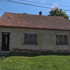 Dům naproti Buhoušova zůstal stejný.
Dům naproti Buhoušova zůstal stejný.