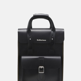 Batoh, Dr. Martens, 4800 Kč
Batoh, Dr. Martens, 4800 Kč