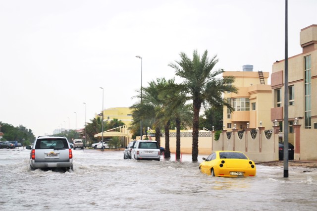 DUBAJSKÝ DENÍK BLOGERKY JINDRY: Záplavy DUBAJSKÝ DENÍK BLOGERKY JINDRY: Záplavy