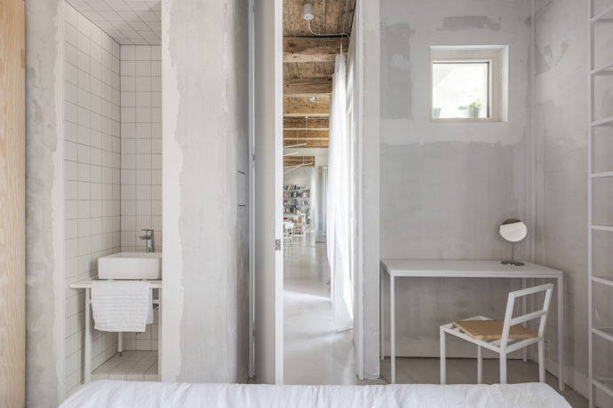 Slovenští architekti ze studia Kilo/Honč nás pozvali na návštěvu bytu ze 30. let, kde se pokusili mladé rodině vytvořit takový prostor, která by vypovídal o jejich individualitě a jeho návštěva byla pro každého zážitkem.
Slovenští architekti ze studia Kilo/Honč nás pozvali na návštěvu bytu ze 30. let, kde se pokusili mladé rodině vytvořit takový prostor, která by vypovídal o jejich individualitě a jeho návštěva byla pro každého zážitkem.