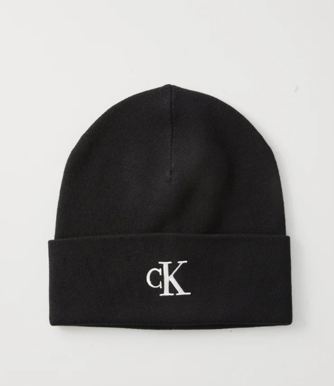 Černá čepice, Calvin Klein, 675 Kč
