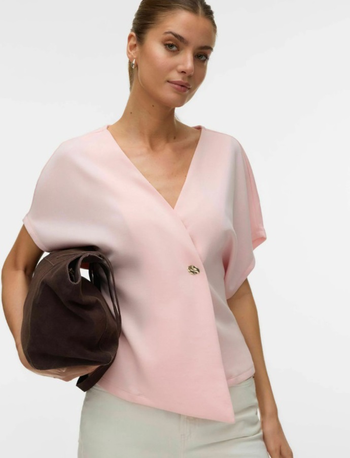 Minimalistická véčková halenka, Vero Moda, 999 Kč
