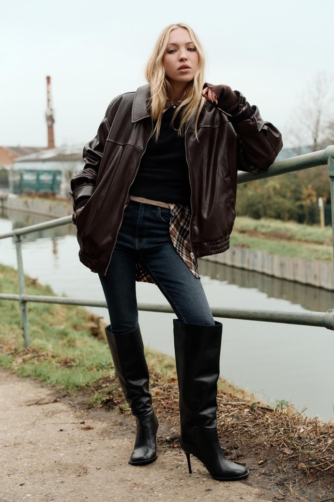 Džíny, Zara, 699 Kč
Džíny, Zara, 699 Kč