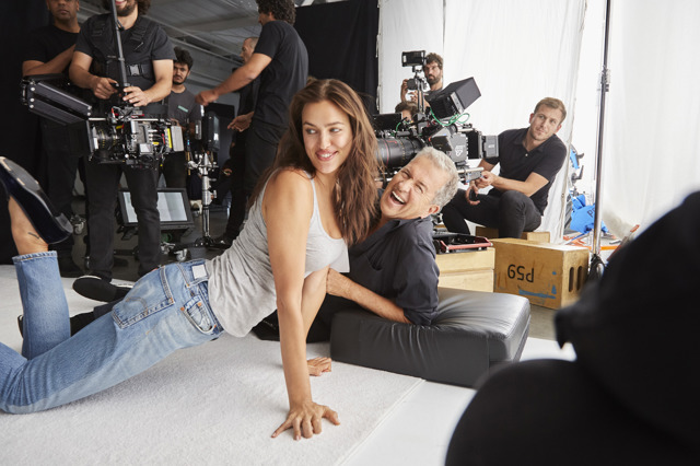 Irina Shayk a Dakota Johnson se nesvlékly pro kampaň na spodní prádlo Irina Shayk a Dakota Johnson se nesvlékly pro kampaň na spodní prádlo