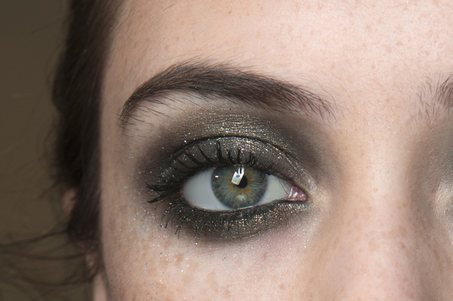 Beauty trendy z přehlídek: Vínová pohádka o probdělé noci