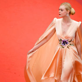 2019
Elle Fanning na premiéře Mrtví neumírají v šatech Gucci
2019
Elle Fanning na premiéře Mrtví neumírají v šatech Gucci