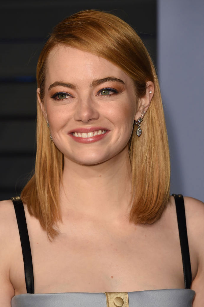 Emma Stone

Kdo by nechtěl mít tak hezky zrzavé vlasy jako hvězda muzikálu La La Land? Na letošní sezónu Emma zvolila světlejší měděné tóny, které jí také velmi sluší.
