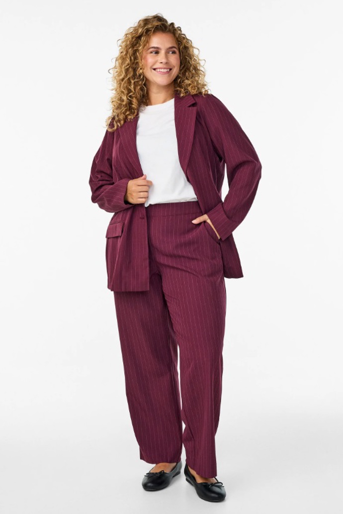 Bordó plus size kalhoty, Zizzi, 639 Kč
