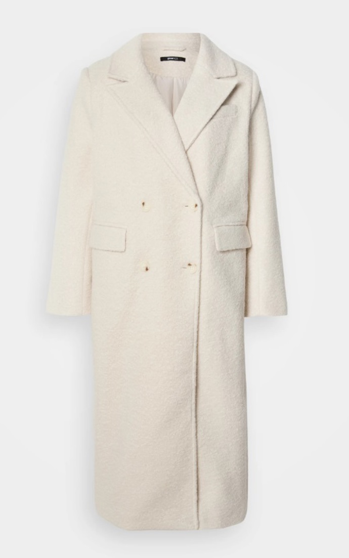 Dlouhý bílý kabát, Gina Tricot, 2 400 Kč
