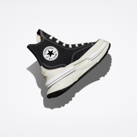 S platformou si hraje také nový model Chuck 70 AT-CX, který doslova míří k výškám, Converse.
S platformou si hraje také nový model Chuck 70 AT-CX, který doslova míří k výškám, Converse.