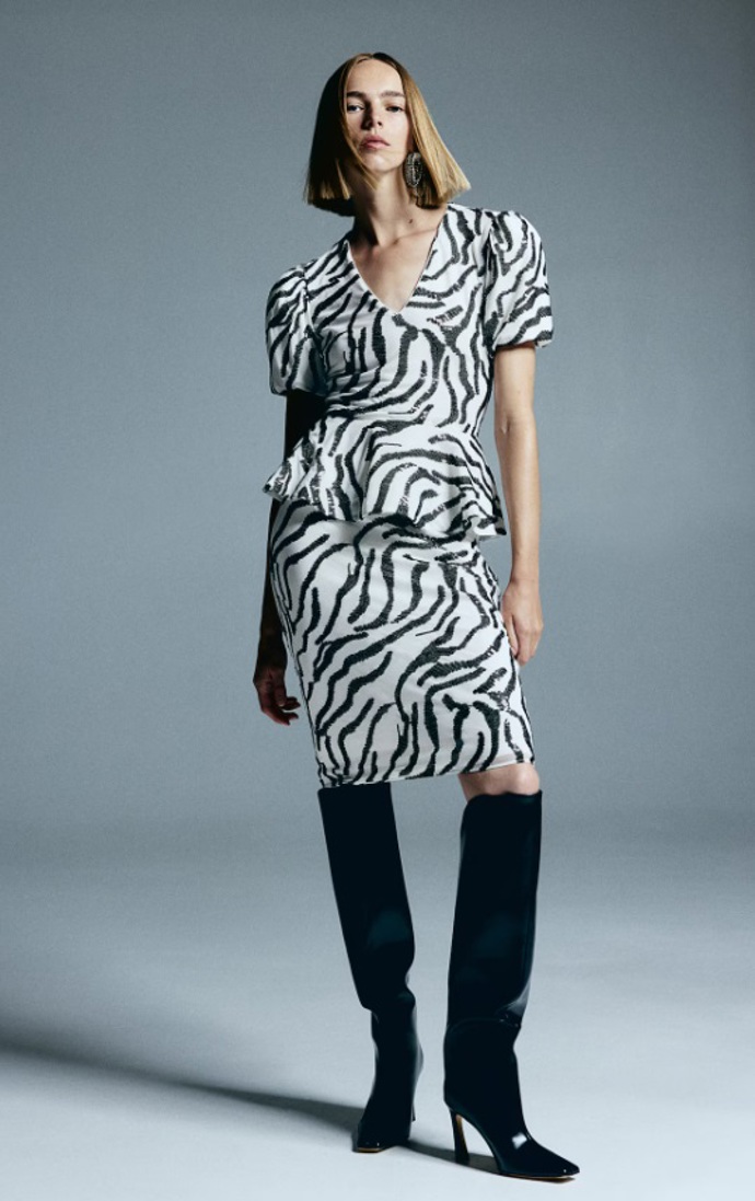 Pouzdrová sukně s flitrovým vzorem, H&M, 2 999 Kč
