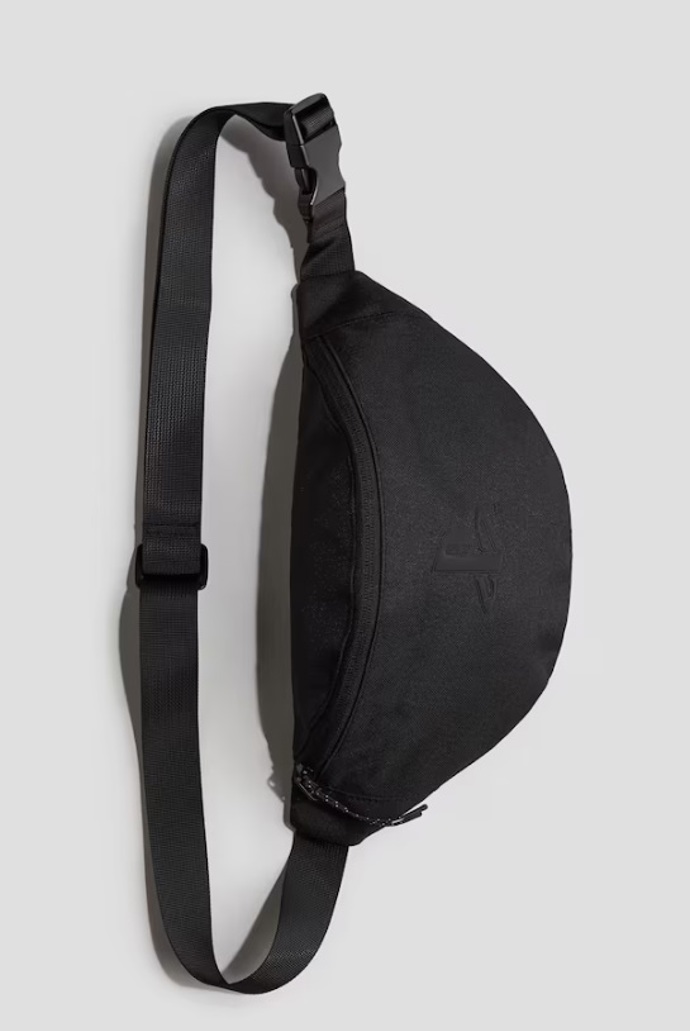 Ledvinka s tištěným motivem, H&M, 429 Kč
