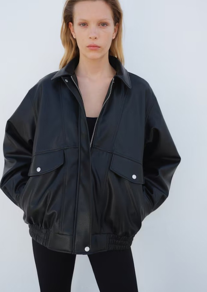 Oversized bunda s povrchovou vrstvou, H&M, 1 199 Kč
