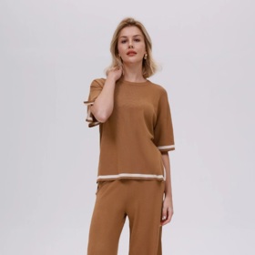 Set širokých kalhot a topu pro volný čas, Anna Field, 960 Kč
Set širokých kalhot a topu pro volný čas, Anna Field, 960 Kč