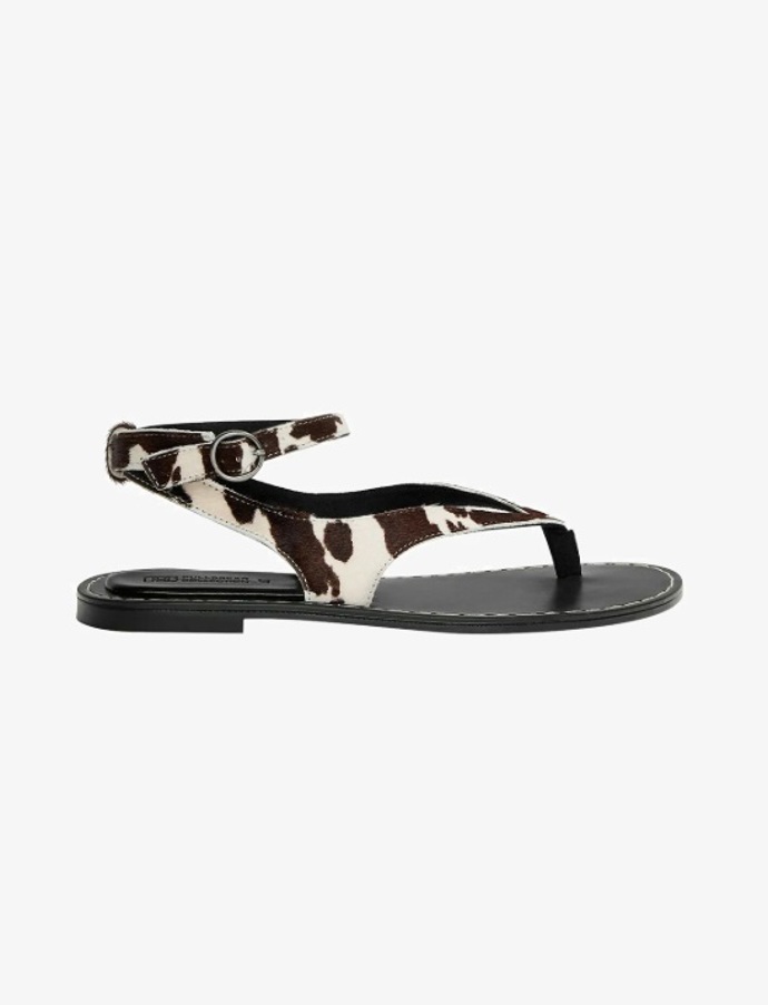 Extravagantní žabky, PULL&BEAR, 849 Kč
