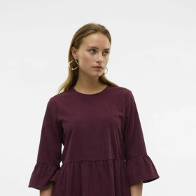 Manšestrové šaty s volány, Vero Moda, 999 Kč
Manšestrové šaty s volány, Vero Moda, 999 Kč
