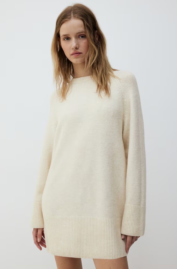 Jednoduché pletené šaty, H&M, 719 Kč

