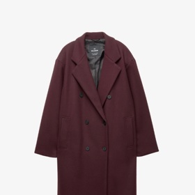 Vínový kabát, PULL&BEAR, 1 499 Kč
Vínový kabát, PULL&BEAR, 1 499 Kč