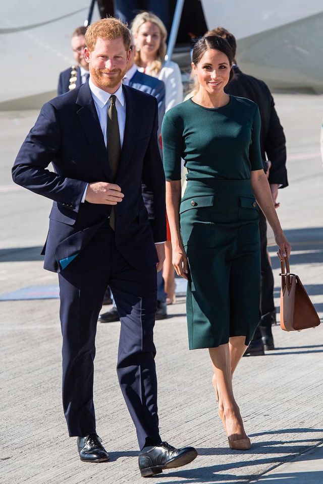 Inspirujte se vévodkyní ze Sussexu. Toto je 5 outfitů, které se hodí na pracovní schůzku