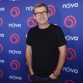 Radim Fiala se v roli plukovníka Mikeše začne objevovat v nekonečném seriálu Ulice, který sleduje dramatické osudy několika spřátelených rodin, žijících v sousedství
Radim Fiala se v roli plukovníka Mikeše začne objevovat v nekonečném seriálu Ulice, který sleduje dramatické osudy několika spřátelených rodin, žijících v sousedství