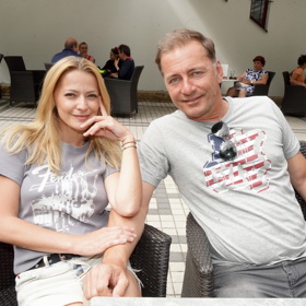 Bezmála dvacet let byli přátelé než přeskočila jiskra
