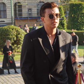 Adam Mišík dorazil opět bez přítelkyně, což vzbudilo četné spekulace, ale vypadal dokonale. Tento mladík ví, jak se obléci a co mu sluší. Vypadal perfektně.
Adam Mišík dorazil opět bez přítelkyně, což vzbudilo četné spekulace, ale vypadal dokonale. Tento mladík ví, jak se obléci a co mu sluší. Vypadal perfektně.