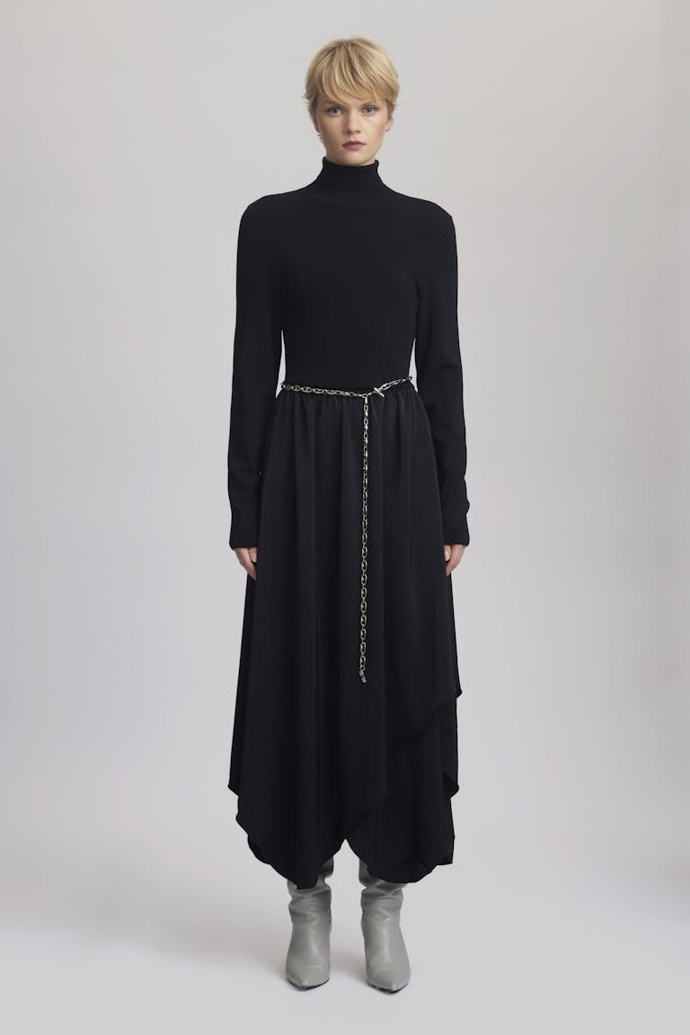 Gestuz, 220 eur
