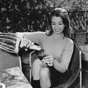 Christine Keeler si v sobě nesla plno traumat. Byl to patrně důvod, proč vždycky jednala tak, aby potěšila muže a získala si jejich náklonnost.
Christine Keeler si v sobě nesla plno traumat. Byl to patrně důvod, proč vždycky jednala tak, aby potěšila muže a získala si jejich náklonnost.