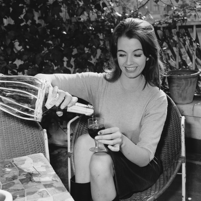 Christine Keeler si v sobě nesla plno traumat. Byl to patrně důvod, proč vždycky jednala tak, aby potěšila muže a získala si jejich náklonnost.
Christine Keeler si v sobě nesla plno traumat. Byl to patrně důvod, proč vždycky jednala tak, aby potěšila muže a získala si jejich náklonnost.