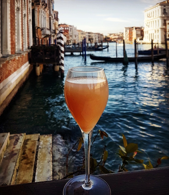 Zapomeňte na aperol, v létě pofrčí tyto drinky Zapomeňte na aperol, v létě pofrčí tyto drinky