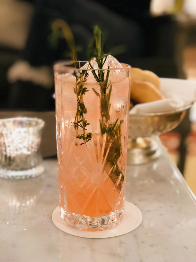 Zapomeňte na aperol, v létě pofrčí tyto drinky Zapomeňte na aperol, v létě pofrčí tyto drinky