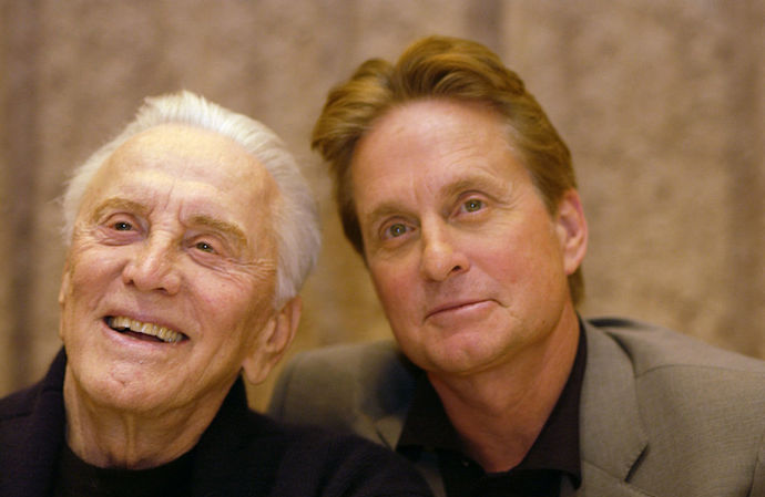 Není pochyb o tom, že Michael Douglas měl se svým tatínkem Kirkem dokonalý vztah.
Není pochyb o tom, že Michael Douglas měl se svým tatínkem Kirkem dokonalý vztah.