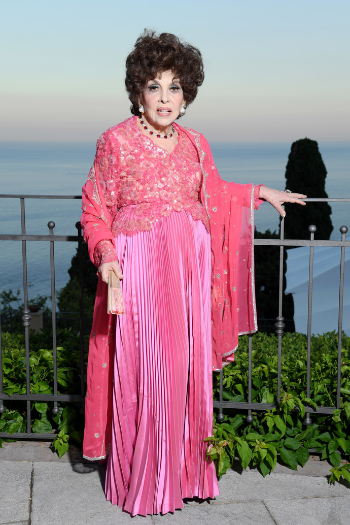 Gina Lollobrigida je důkazem, že plisované sukně lze nosit v každém věku. 
