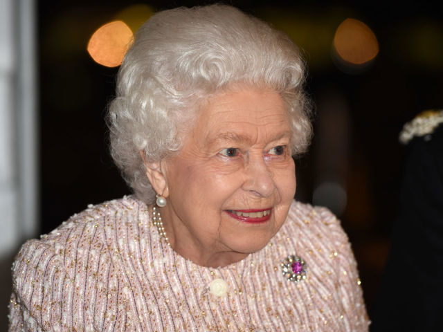 Královský job! Ovládněte sociální sítě britské královny